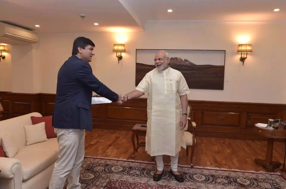 അര്ണബുമായുള്ള അഭിമുഖത്തിന്റെ കാര്യത്തില് എനിക്ക് അത്ഭുതമില്ല; മോദിയുമായ് നടന്ന വിചിത്രമായ അഭിമുഖാനുഭവം വിവരിച്ച് മാധ്യമപ്രവര്ത്തകന് അര്ണബുമായുള്ള അഭിമുഖത്തിന്റെ കാര്യത്തില് എനിക്ക് അത്ഭുതമില്ല; മോദിയുമായ് നടന്ന വിചിത്രമായ അഭിമുഖാനുഭവം വിവരിച്ച് മാധ്യമപ്രവര്ത്തകന്