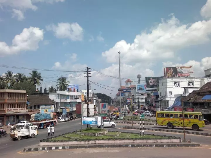 അങ്കമാലിയില് ഇഞ്ചോടിഞ്ച് പോരാട്ടം അങ്കമാലിയില് ഇഞ്ചോടിഞ്ച് പോരാട്ടം