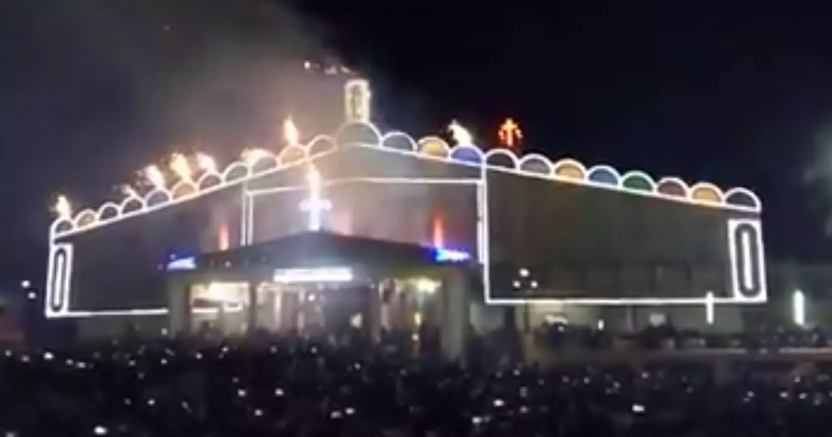 പരവൂര് ദുരന്തം മാറി ചിന്തിപ്പിച്ചു; പാവറട്ടി പള്ളിയില് കരിമരുന്ന് ഒഴിവാക്കി ഡിജിറ്റല് വെടിക്കെട്ട് പരവൂര് ദുരന്തം മാറി ചിന്തിപ്പിച്ചു; പാവറട്ടി പള്ളിയില് കരിമരുന്ന് ഒഴിവാക്കി ഡിജിറ്റല് വെടിക്കെട്ട്