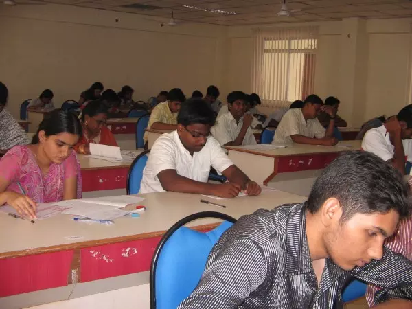 വിദ്യാര്‍ത്ഥികളെയും രക്ഷിതാക്കളെയും വലച്ച് ‘നെറ്റ്’ പരീക്ഷ