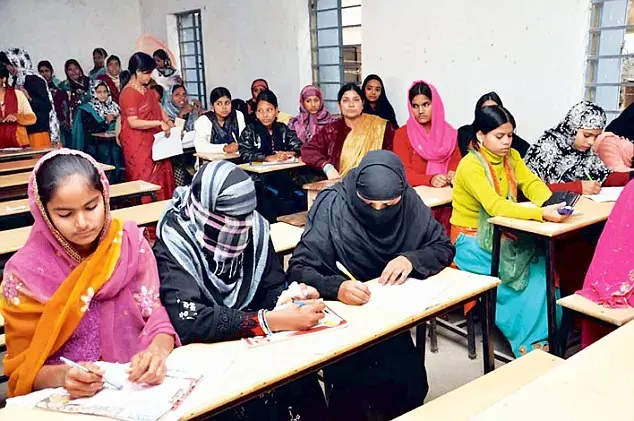 പ്രഫഷണല് പ്രവേശന പരീക്ഷകളിലെ ശിരോവസ്ത്ര നിയന്ത്രണത്തിനെതിരെ സിബിഎസ്ഇ അപ്പീല് നല്കി പ്രഫഷണല് പ്രവേശന പരീക്ഷകളിലെ ശിരോവസ്ത്ര നിയന്ത്രണത്തിനെതിരെ സിബിഎസ്ഇ അപ്പീല് നല്കി