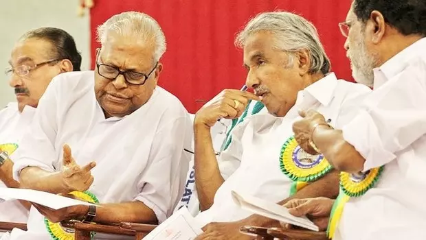 വി.എസിനെതിരെ ഉമ്മന് ചാണ്ടി മാനനഷ്ടകേസ് ഫയല് ചെയ്തു വി.എസിനെതിരെ ഉമ്മന് ചാണ്ടി മാനനഷ്ടകേസ് ഫയല് ചെയ്തു