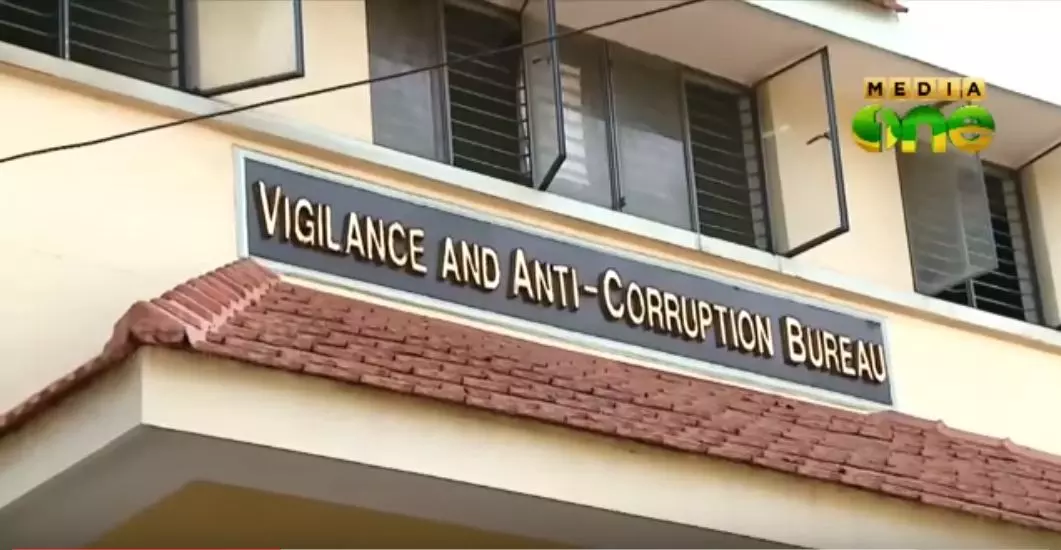 ജി ശശിധരനെ വിജിലന്സ് അഡീഷണല് ഡയറക്ടര് ജനറല് ഓഫ് പ്രോസിക്യൂഷന് സ്ഥാനത്ത് നിന്ന് നീക്കും ജി ശശിധരനെ വിജിലന്സ് അഡീഷണല് ഡയറക്ടര് ജനറല് ഓഫ് പ്രോസിക്യൂഷന് സ്ഥാനത്ത് നിന്ന് നീക്കും