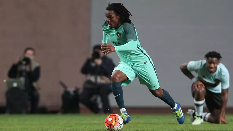 ആരാധകരുടെ മനം കവരാന്‍ റെനാറ്റോ സാഞ്ചസ്