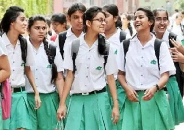 ഹരിയാനയില് ഗേള്സ് സ്കൂളില് പഠിപ്പിക്കണമെങ്കില് അധ്യാപകന് 50 വയസ്സ് പൂര്ത്തിയായിരിക്കണം ഹരിയാനയില് ഗേള്സ് സ്കൂളില് പഠിപ്പിക്കണമെങ്കില് അധ്യാപകന് 50 വയസ്സ് പൂര്ത്തിയായിരിക്കണം