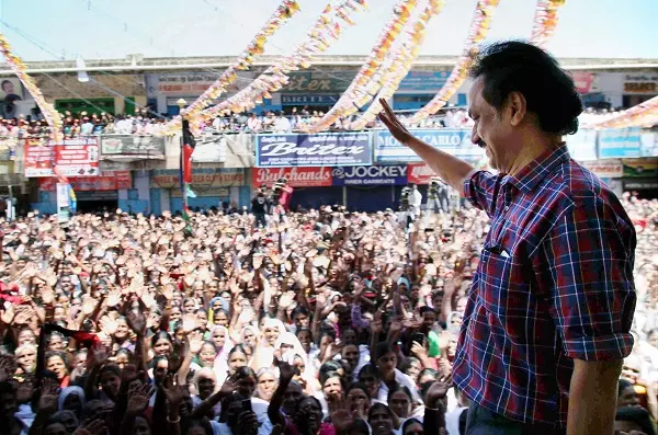 തമിഴ്നാട്ടില് ഡി.എം.കെ തിരിച്ചു വന്നേക്കുമെന്ന് സര്വെ തമിഴ്നാട്ടില് ഡി.എം.കെ തിരിച്ചു വന്നേക്കുമെന്ന് സര്വെ