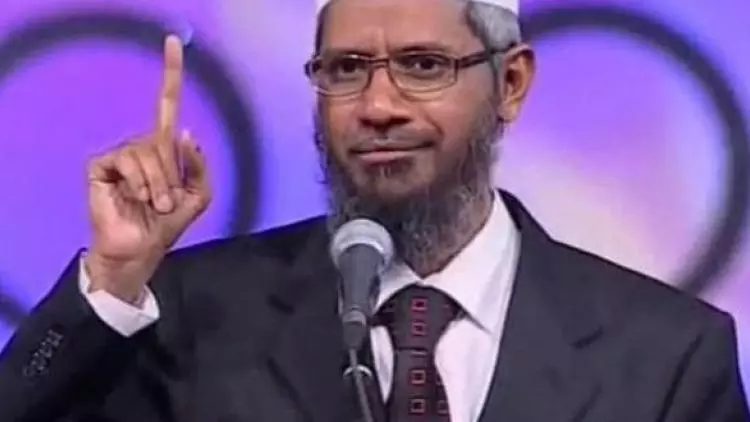 ചാവേര് ആക്രമണം നൂറു ശതമാനം തെറ്റ്; തീവ്രവാദത്തെ പ്രോത്സാഹിപ്പിച്ചിട്ടില്ല: സാകിര് നായിക് ചാവേര് ആക്രമണം നൂറു ശതമാനം തെറ്റ്; തീവ്രവാദത്തെ പ്രോത്സാഹിപ്പിച്ചിട്ടില്ല: സാകിര് നായിക്