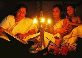 കര്‍ക്കിടകം പിറന്നു, ഇനി രാമായണ ശീലുകളുടെ രാപ്പകലുകള്‍