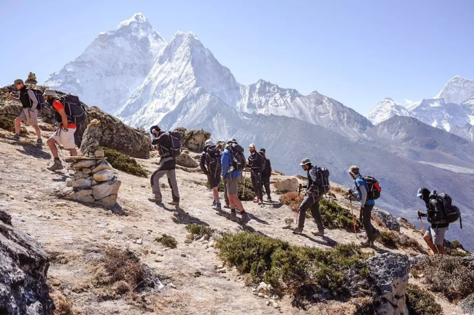 എവറസ്റ്റ് കീഴടക്കാന്‍ യു.എ.ഇ സൈനിക സംഘം