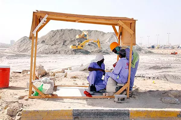 പുറംജോലികള്ക്ക് മധ്യാഹ്ന ഇടവേള ഉറപ്പു വരുത്തുമെന്ന് ബഹ്റൈന് പുറംജോലികള്ക്ക് മധ്യാഹ്ന ഇടവേള ഉറപ്പു വരുത്തുമെന്ന് ബഹ്റൈന്