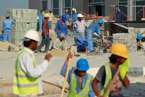 കുവൈത്തില് മധ്യാഹ്ന ജോലി വിലക്ക് ലംഘിച്ച കമ്പനികള്ക്ക് നോട്ടീസ് കുവൈത്തില് മധ്യാഹ്ന ജോലി വിലക്ക് ലംഘിച്ച കമ്പനികള്ക്ക് നോട്ടീസ്
