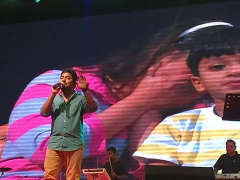 ബഹ്റൈനെ ഇളക്കി മറിച്ച് വിനീത് ശ്രീനിവാസനും അല്‍ക്ക റാവുവും