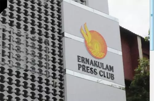 പ്രസ്‍ ക്ലബ്ബിലേക്ക് മാര്‍ച്ച് നടത്തി അഭിഭാഷകരുടെ പ്രതിഷേധം