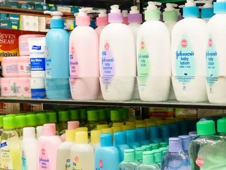 ജോണ്സണ് & ജോണ്സണ് പൗഡര് അര്ബുദത്തിന് കാരണമായി; 350 കോടി രൂപ നഷ്ടപരിഹാരം നല്കാന് കോടതി വിധി ജോണ്സണ് & ജോണ്സണ് പൗഡര് അര്ബുദത്തിന് കാരണമായി; 350 കോടി രൂപ നഷ്ടപരിഹാരം നല്കാന് കോടതി വിധി