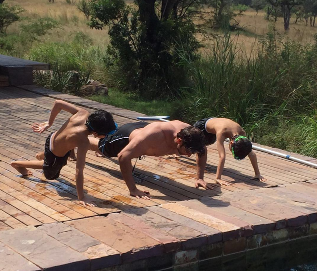 മക്കള്‍ക്കൊപ്പം ഹൃതിക് റോഷന്റെ വര്‍ക്കൌട്ട്, വൈറലായി ഫോട്ടോ