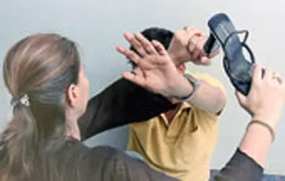 ഭര്ത്താക്കന്മാരെ തല്ലുന്നതില് ഈജിപ്തിലെ സ്ത്രീകള് മുന്നിലെന്ന് റിപ്പോര്ട്ട് ഭര്ത്താക്കന്മാരെ തല്ലുന്നതില് ഈജിപ്തിലെ സ്ത്രീകള് മുന്നിലെന്ന് റിപ്പോര്ട്ട്