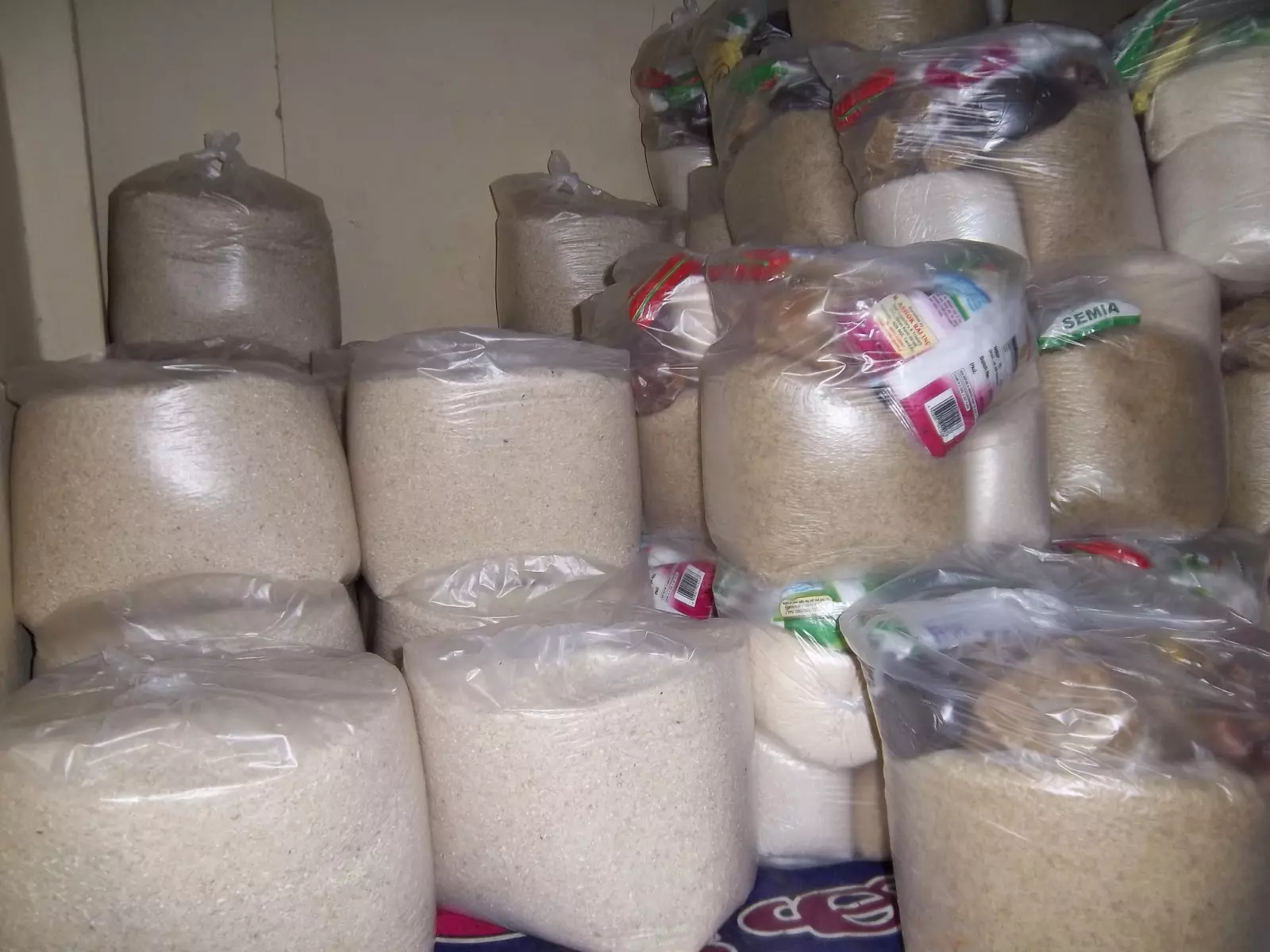 ദാനധര്മങ്ങളുമായി റമദാന് നാളില് ചെറുഗ്രൂപ്പൂകള് സജീവം ദാനധര്മങ്ങളുമായി റമദാന് നാളില് ചെറുഗ്രൂപ്പൂകള് സജീവം