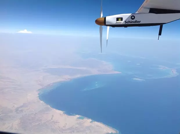 ലോകം ചുറ്റി സോളാര്‍ ഇംപള്‍സ്  2 വിമാനം അബൂദബിയില്‍ തിരിച്ചെത്തി