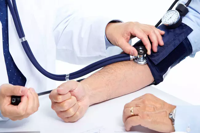 സന്ദർശക വിസയിൽ എത്തുന്നവർക്ക് വൈദ്യ പരിശോധന നിർബന്ധമാക്കുമെന്നു കുവൈത്ത് സന്ദർശക വിസയിൽ എത്തുന്നവർക്ക് വൈദ്യ പരിശോധന നിർബന്ധമാക്കുമെന്നു കുവൈത്ത്