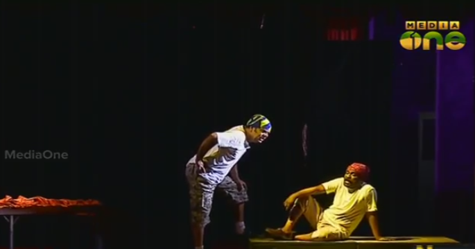 കോഴിക്കോടിന് കാഴ്ചയുടെ വിരുന്നൊരുക്കി രണ്ട് നാടകങ്ങള്‍