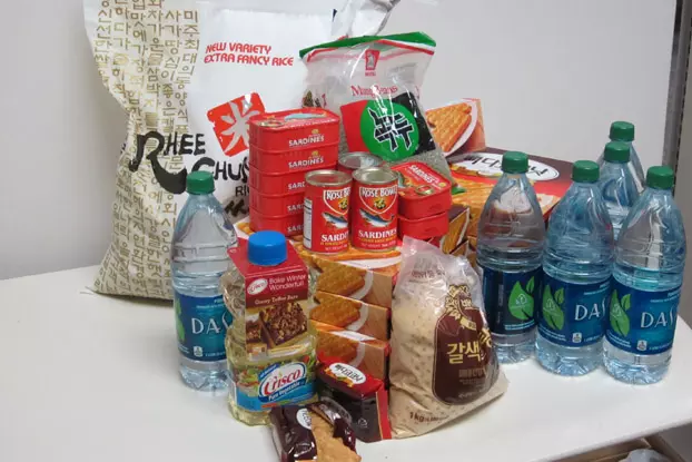 ശമ്പളം മുടങ്ങിയ തൊഴിലാളികള്‍ക്ക് കാരുണ്യ തണലൊരുക്കി ഒരു കൂട്ടം യുവാക്കള്‍