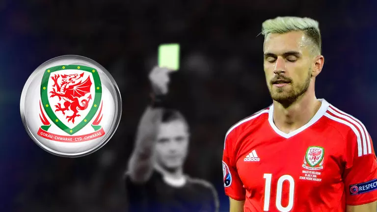 കരക്കിരുന്ന് കളികാണുന്ന നിര്ഭാഗ്യവാന്മാര് കരക്കിരുന്ന് കളികാണുന്ന നിര്ഭാഗ്യവാന്മാര്