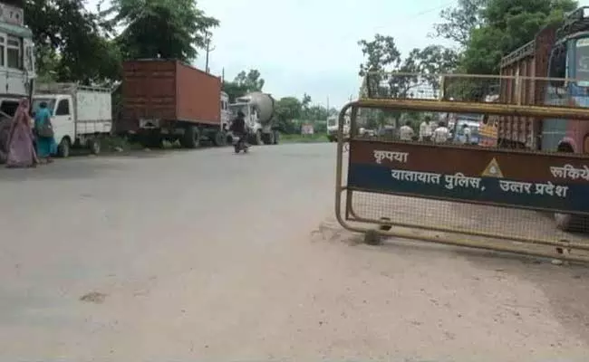 യുപിയില് അമ്മയെയും മകളെയും കാറില് നിന്ന് വലിച്ചിറക്കി കൂട്ടബലാത്സംഗം ചെയ്തു യുപിയില് അമ്മയെയും മകളെയും കാറില് നിന്ന് വലിച്ചിറക്കി കൂട്ടബലാത്സംഗം ചെയ്തു