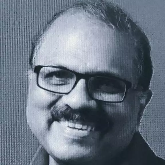 ശരീരം മെലിയിച്ചും മുഖം മിനുക്കിയും നമ്മടെ ഒരു മഹാനടൻ വാക്സ് മ്യൂസിയത്തിലെ മെഴുക് പ്രതിമയെ പോലെയായി; ലാലിനെതിരെ പ്രശസ്ത മനശാസ്ത്രജ്ഞന്‍