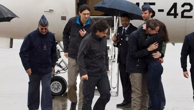 സിറിയയില് തീവ്രവാദികള് മോചിപ്പിച്ച മൂന്നു മാധ്യമപ്രവര്ത്തകര് സ്പെയിനിലെത്തി സിറിയയില് തീവ്രവാദികള് മോചിപ്പിച്ച മൂന്നു മാധ്യമപ്രവര്ത്തകര് സ്പെയിനിലെത്തി