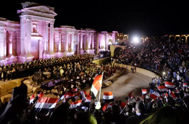 ഐഎസ് തകര്ത്ത പാല്മിറ നഗരത്തില് സംഗീത വിരുന്നൊരുക്കി സിറിയന് സര്ക്കാര് ഐഎസ് തകര്ത്ത പാല്മിറ നഗരത്തില് സംഗീത വിരുന്നൊരുക്കി സിറിയന് സര്ക്കാര്