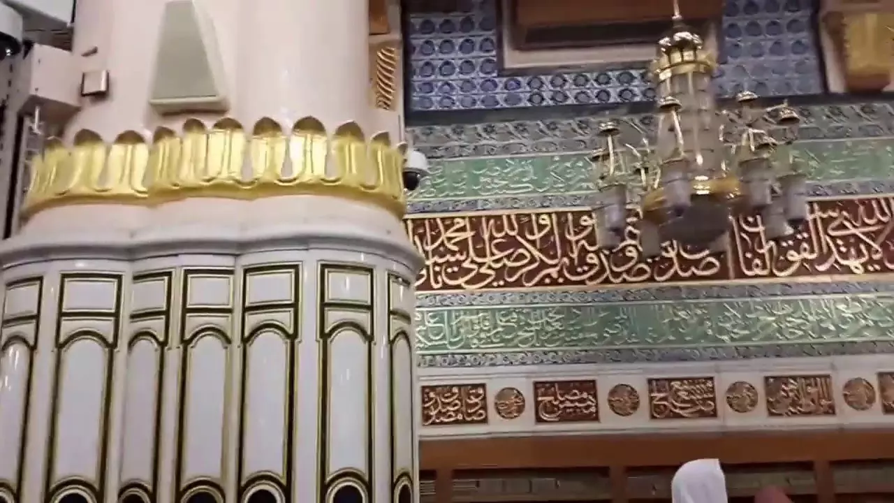 വിശ്വാസികളുടെ തിരക്കില് റൌളാ ശരീഫ് വിശ്വാസികളുടെ തിരക്കില് റൌളാ ശരീഫ്