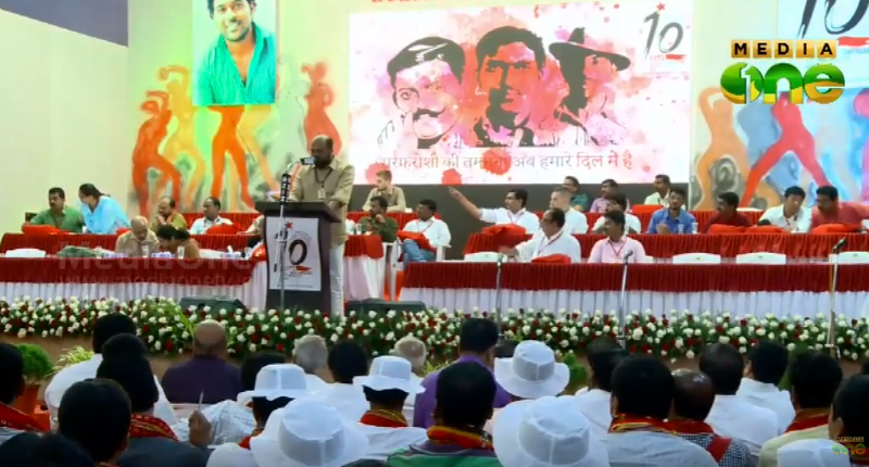 ഡിവൈഎഫ്ഐ ഫ്ലക്സില്‍ ആര്‍എസ്എസ് നേതാവ്; പിന്നില്‍ സംഘപരിവാറെന്ന് നേതാക്കള്‍