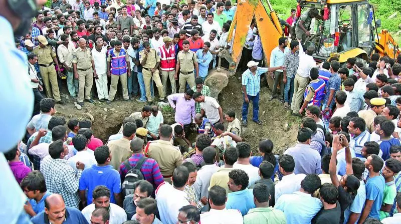 ഹൈദരാബാദില്‍ മാന്‍ഹോളില്‍ കുടുങ്ങി നാല് പേര്‍ മരിച്ചു; കോണ്‍ട്രാക്ടര്‍ അറസ്റ്റില്‍