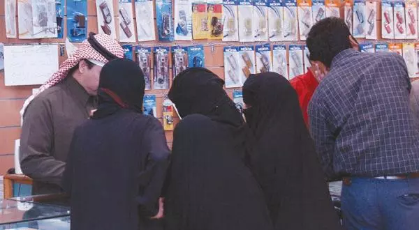 ടെലികമ്യൂണിക്കേഷന്‍ രംഗത്തെ സ്വദേശിവത്കരണത്തിന്റെ ഭാഗമായി സൌദി തൊഴില്‍ പരിശീലനം നല്‍കുന്നു