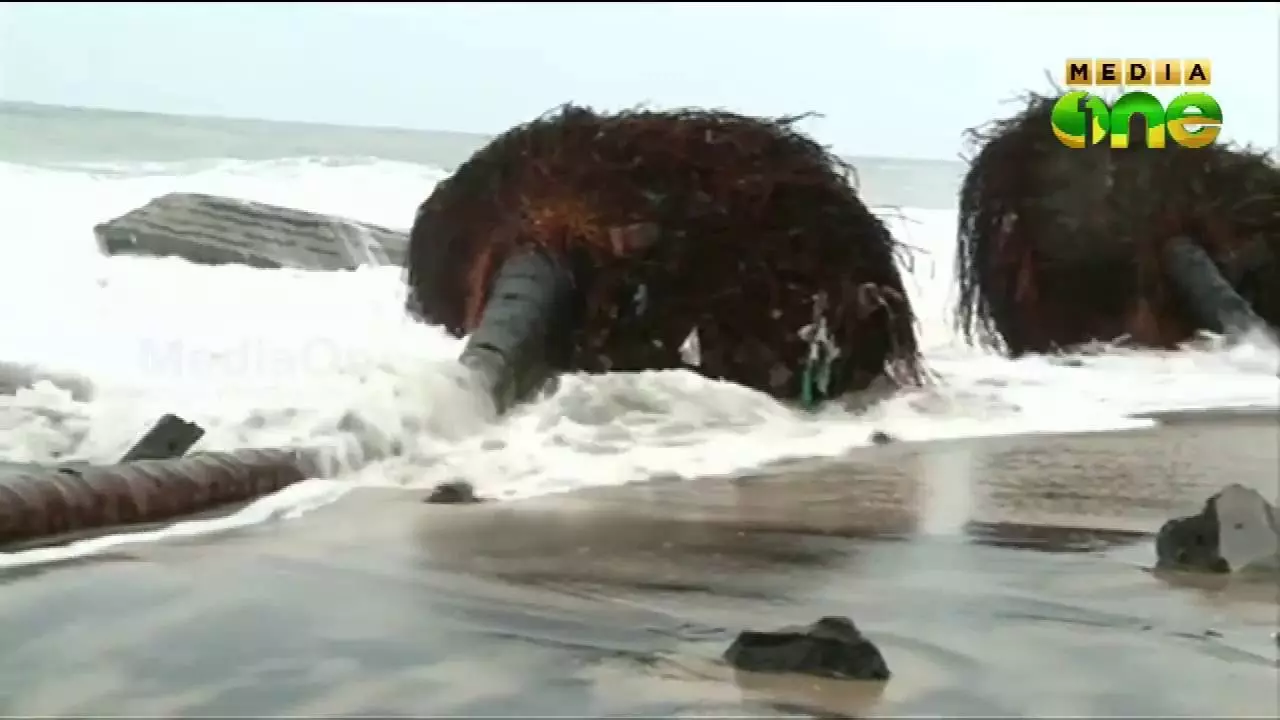 സംസ്ഥാനത്ത് ശക്തമായ കടല്‍ക്ഷോഭം; മത്സ്യത്തൊഴിലാളികൾ കടലില്‍ പോകരുതെന്ന് മുന്നറിയിപ്പ്