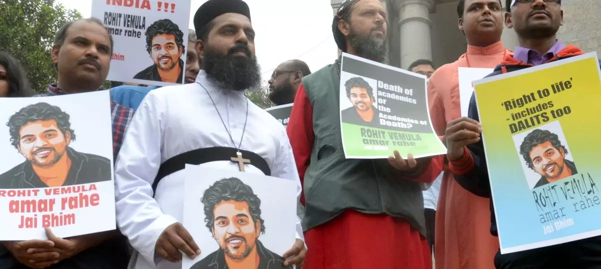 രോഹിത് വെമുല ദലിതനല്ലെന്ന് റിപ്പോർട്ട്