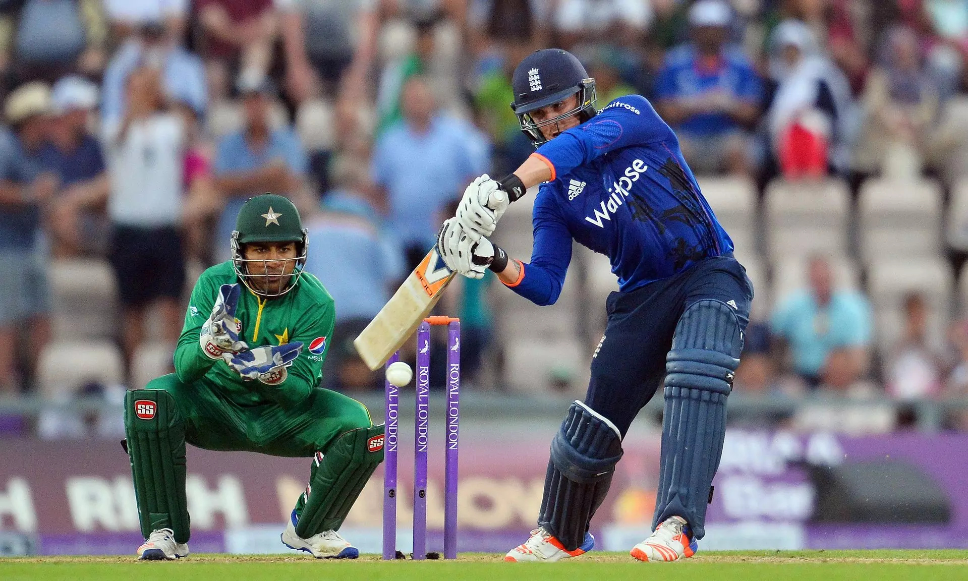 പാകിസ്താനെതിരെ ഒന്നാം ഏകദിനത്തില് ഇംഗ്ലണ്ടിന് ജയം പാകിസ്താനെതിരെ ഒന്നാം ഏകദിനത്തില് ഇംഗ്ലണ്ടിന് ജയം