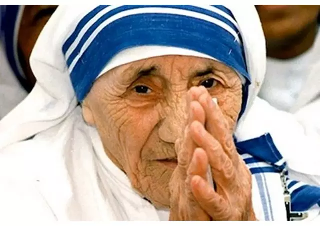 സ്നേഹത്തിന്റെ വഴിയിലൂടെ വിശുദ്ധ പദവിയിലേക്ക് സ്നേഹത്തിന്റെ വഴിയിലൂടെ വിശുദ്ധ പദവിയിലേക്ക്