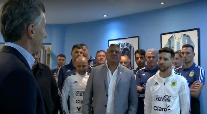 ലോകകപ്പ് സ്വന്തമാക്കാന്‍ മെസിയും സംഘവും പുറപ്പെട്ടു; യാത്രയയക്കാന്‍ ആയിരങ്ങളെത്തി