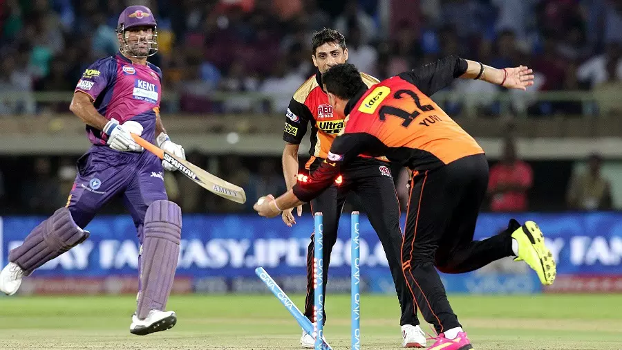 ധോണിയെ പുറത്താക്കിയ യുവരാജിന്റെ ആഘോഷം വൈറലാകുന്നു