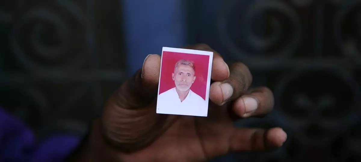 അഖ്ലാക്കിന്റെ കുടുംബത്തെ അറസ്റ്റ് ചെയ്യരുതെന്ന് ഹൈക്കോടതി അഖ്ലാക്കിന്റെ കുടുംബത്തെ അറസ്റ്റ് ചെയ്യരുതെന്ന് ഹൈക്കോടതി