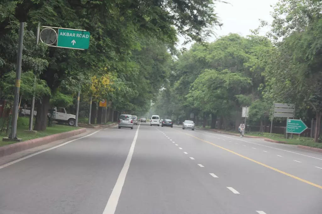 അക്‌ബര്‍ റോഡിന്റെ പേരുമാറ്റില്ല