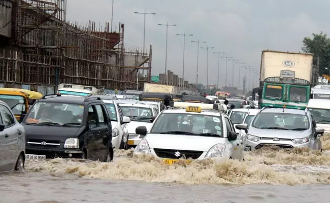 ഡല്ഹിയിലും ഹൈദരാബാദിലും കനത്ത മഴ ഡല്ഹിയിലും ഹൈദരാബാദിലും കനത്ത മഴ