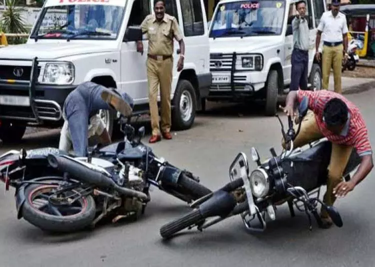 ‌റോഡുകള്‍ കുരുതിക്കളങ്ങളാകുന്നു; പ്രതിവര്‍ഷം നിരത്തുകളില്‍ പൊലിയുന്നത് നാലായിരം ജീവനുകള്‍