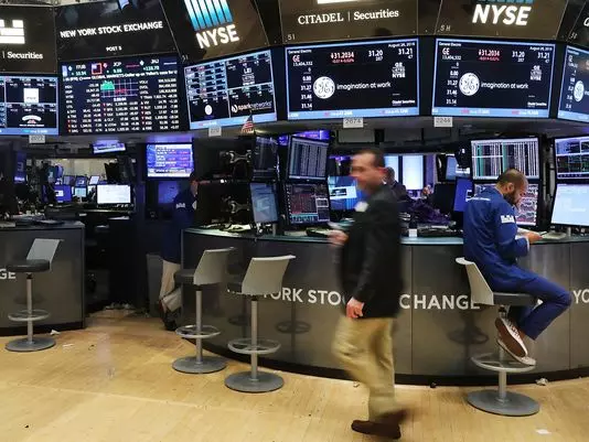 ആപ്പിള്‍ കുലുക്കിയപ്പോള്‍ താഴെവീണ യുഎസ് ഓഹരി വിപണി