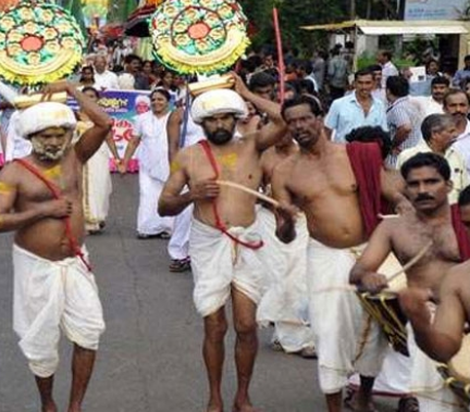 തിടമ്പ് നൃത്ത വിവാദത്തെ രാഷ്ട്രീയമായി മുതലെടുക്കാന്‍ നീക്കം