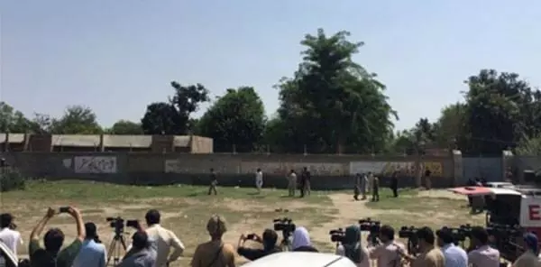 പാകിസ്താനില് ഇരട്ട സ്ഫോടനം; 12 മരണം, നിരവധി പേര്ക്ക് പരിക്ക് പാകിസ്താനില് ഇരട്ട സ്ഫോടനം; 12 മരണം, നിരവധി പേര്ക്ക് പരിക്ക്