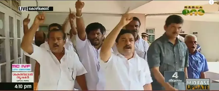 ഇടത് സ്ഥാനാര്‍ത്ഥിയുടെ ചിരിക്കുന്ന ചിത്രത്തിനെതിരെ യുഡിഎഫ്