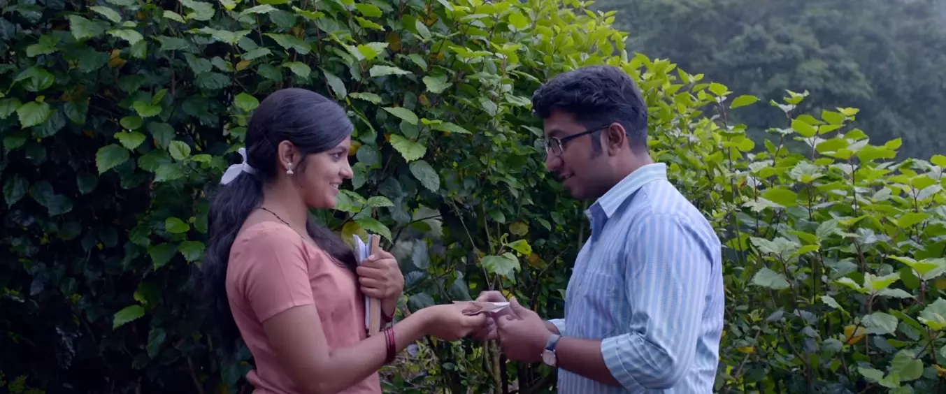 ഒരു നാടന്‍പ്രേമം പോലെ സുന്ദരമാണീ പാട്ട്, ഒരു മുത്തശ്ശി ഗദയിലെ ആദ്യഗാനം കാണാം