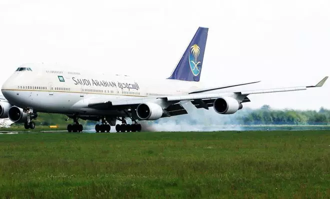സൌദിയില്‍ വിമാനം വൈകിയാല്‍ ഓരോ മണിക്കൂറിനും 300 റിയാല്‍ നഷ്ടപരിഹാരം